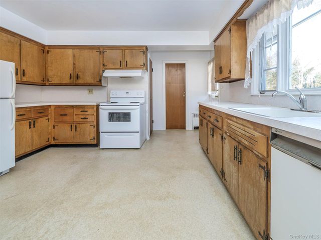 856 Glen Cove Avenue, Glen Head, NY 11545