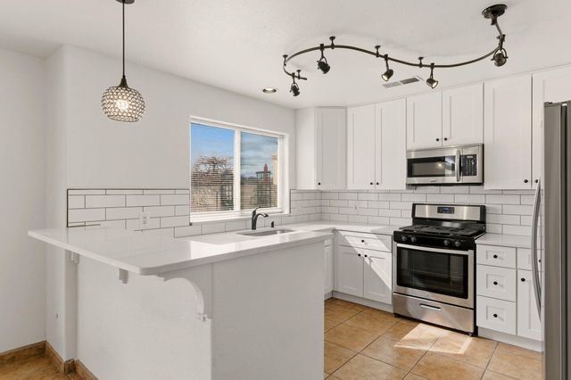 4214 Skyview Crest Road NW, Albuquerque, NM 87114