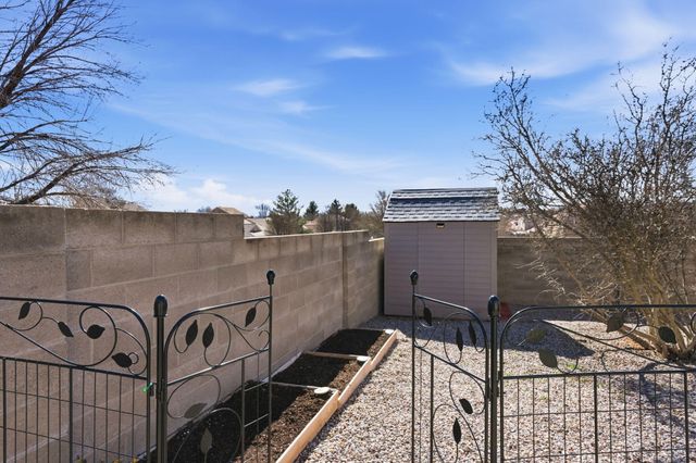 4214 Skyview Crest Road NW, Albuquerque, NM 87114