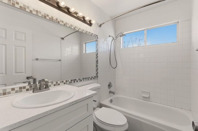 4214 Skyview Crest Road NW, Albuquerque, NM 87114