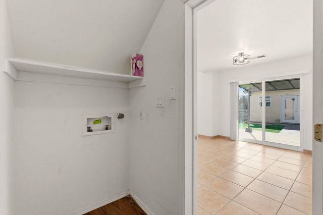 4214 Skyview Crest Road NW, Albuquerque, NM 87114