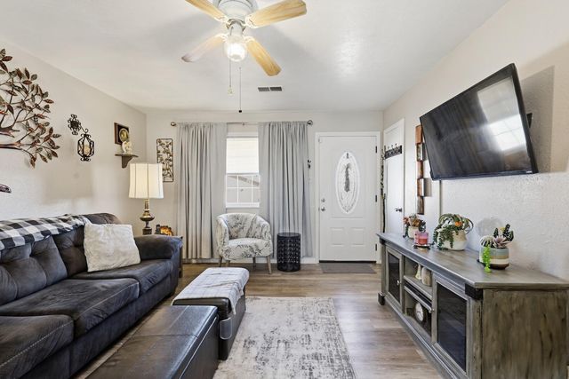 1212 Mimbres Street SW, Albuquerque, NM 87121