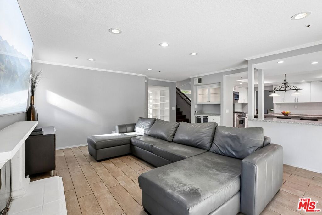 Image 13 of property listing at 17807 Tuscan Drive, Los Angeles, CA 91344