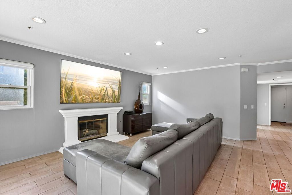 Image 14 of property listing at 17807 Tuscan Drive, Los Angeles, CA 91344