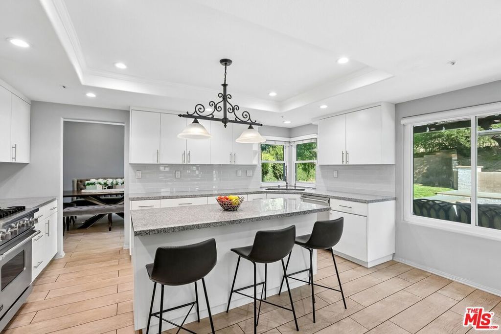 Image 16 of property listing at 17807 Tuscan Drive, Los Angeles, CA 91344