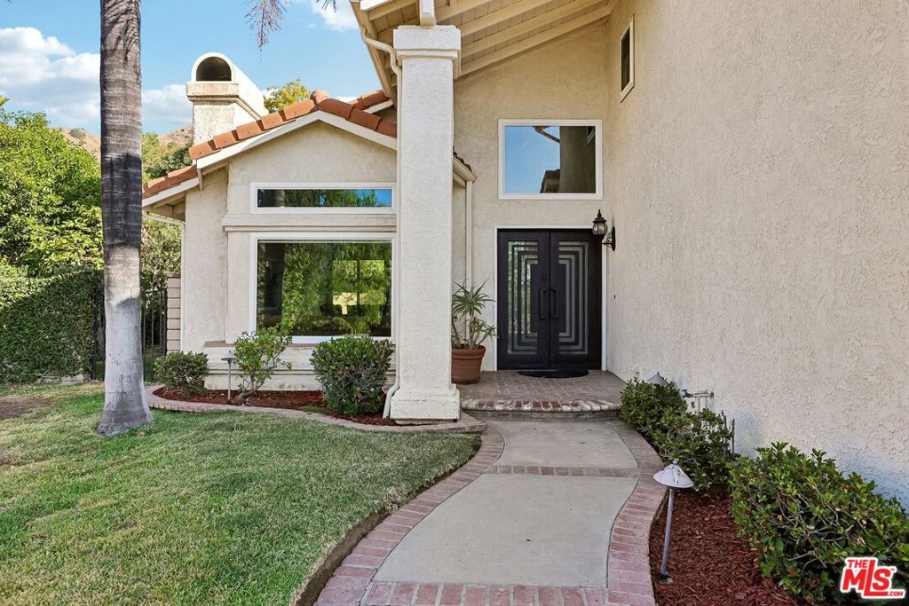 Image 2 of property listing at 17807 Tuscan Drive, Los Angeles, CA 91344