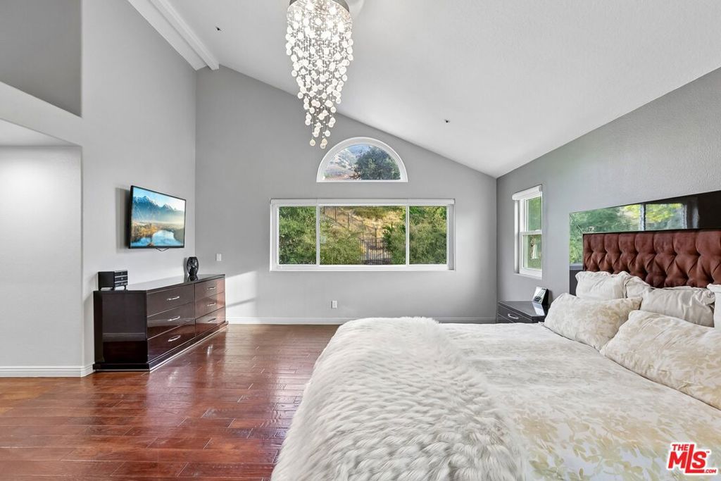 Image 20 of property listing at 17807 Tuscan Drive, Los Angeles, CA 91344
