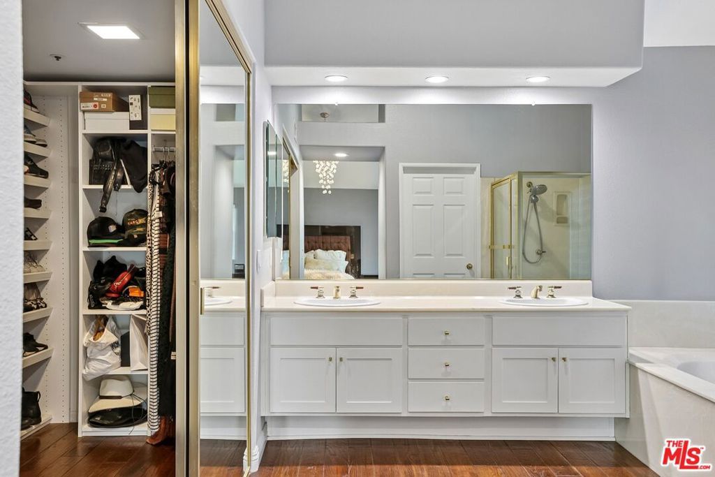 Image 26 of property listing at 17807 Tuscan Drive, Los Angeles, CA 91344