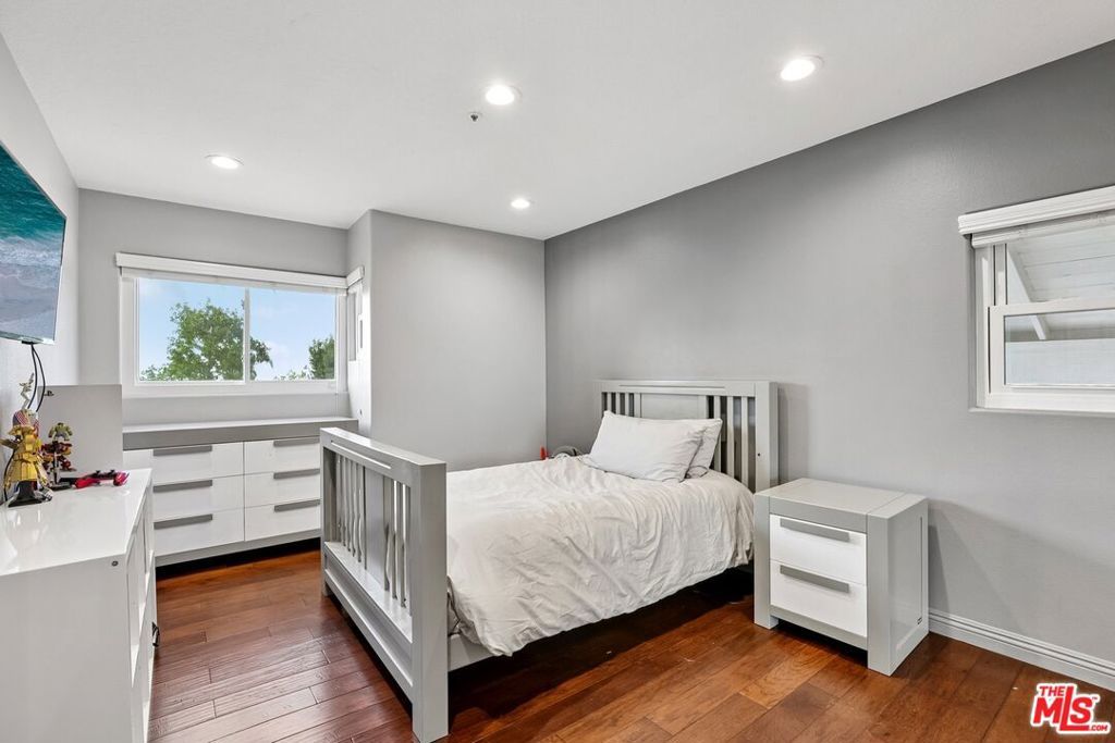 Image 27 of property listing at 17807 Tuscan Drive, Los Angeles, CA 91344