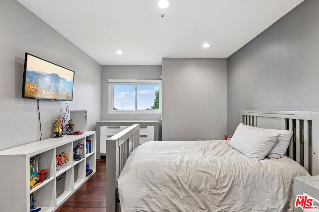 Image 28 of property listing at 17807 Tuscan Drive, Los Angeles, CA 91344