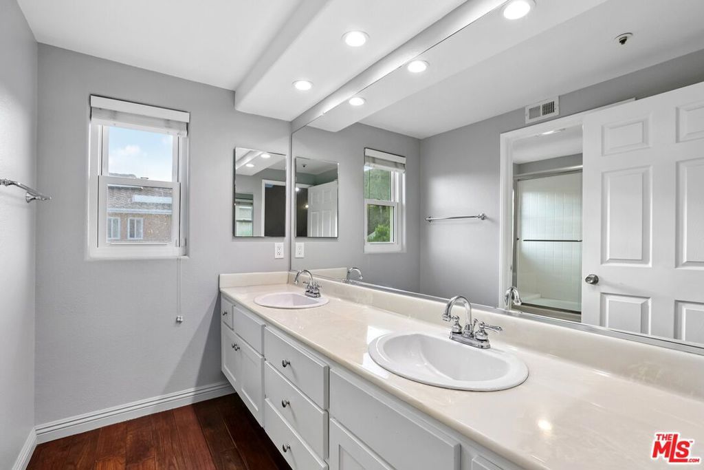 Image 31 of property listing at 17807 Tuscan Drive, Los Angeles, CA 91344