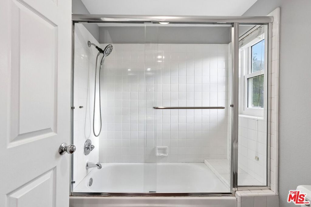 Image 32 of property listing at 17807 Tuscan Drive, Los Angeles, CA 91344