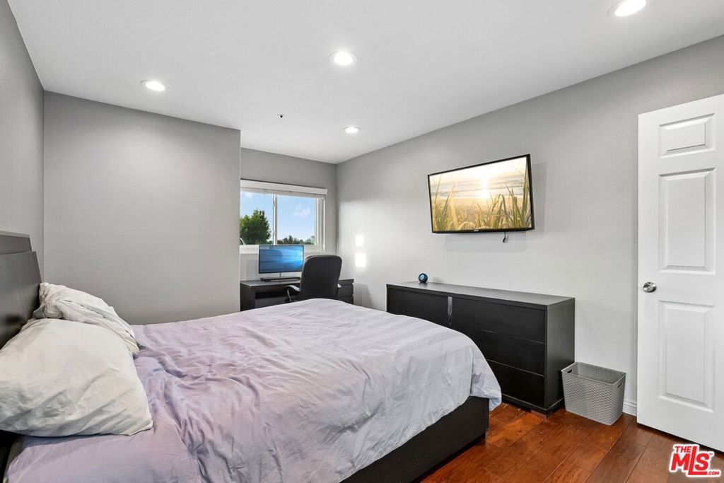 Image 35 of property listing at 17807 Tuscan Drive, Los Angeles, CA 91344
