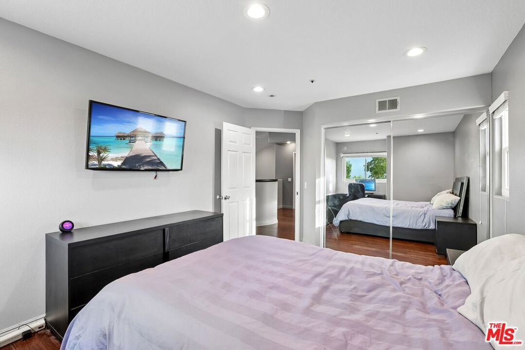Image 36 of property listing at 17807 Tuscan Drive, Los Angeles, CA 91344