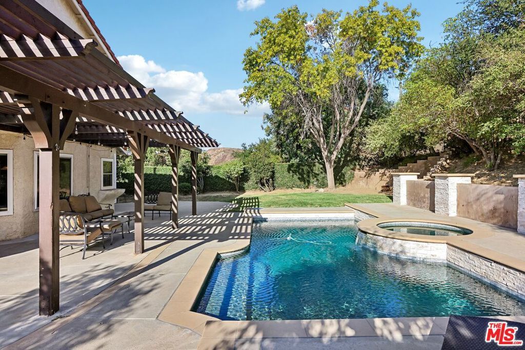 Image 41 of property listing at 17807 Tuscan Drive, Los Angeles, CA 91344