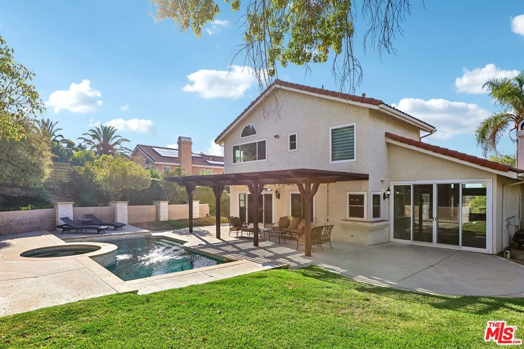 Image 43 of property listing at 17807 Tuscan Drive, Los Angeles, CA 91344