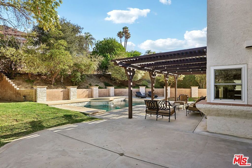 Image 46 of property listing at 17807 Tuscan Drive, Los Angeles, CA 91344