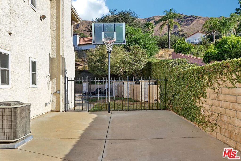 Image 47 of property listing at 17807 Tuscan Drive, Los Angeles, CA 91344