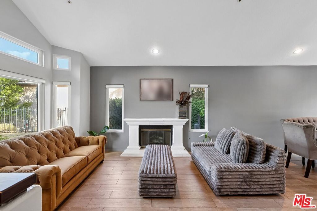 Image 5 of property listing at 17807 Tuscan Drive, Los Angeles, CA 91344
