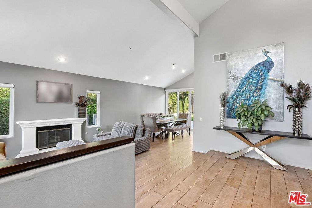 Image 7 of property listing at 17807 Tuscan Drive, Los Angeles, CA 91344