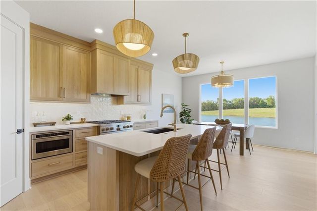 16055 W Eisenhower Road, Lansing, KS 66043