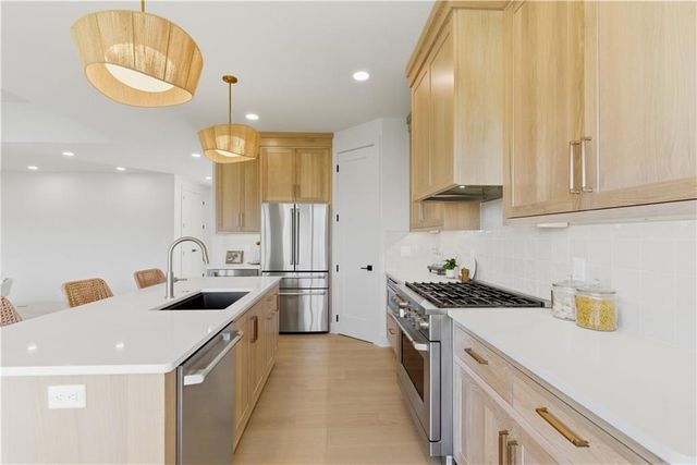 16055 W Eisenhower Road, Lansing, KS 66043