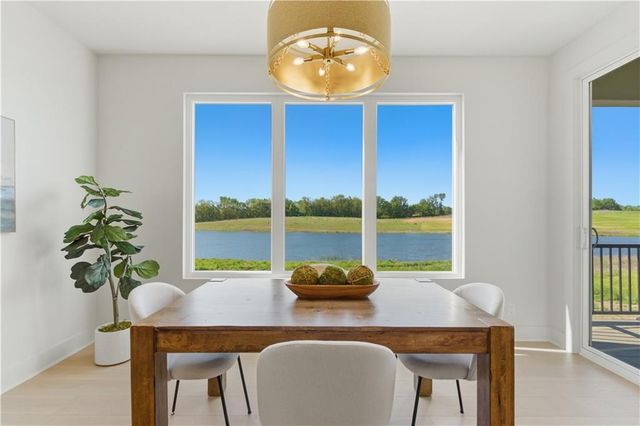 16055 W Eisenhower Road, Lansing, KS 66043
