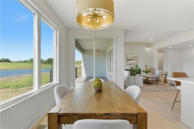 16055 W Eisenhower Road, Lansing, KS 66043