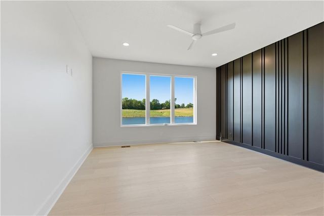 16055 W Eisenhower Road, Lansing, KS 66043