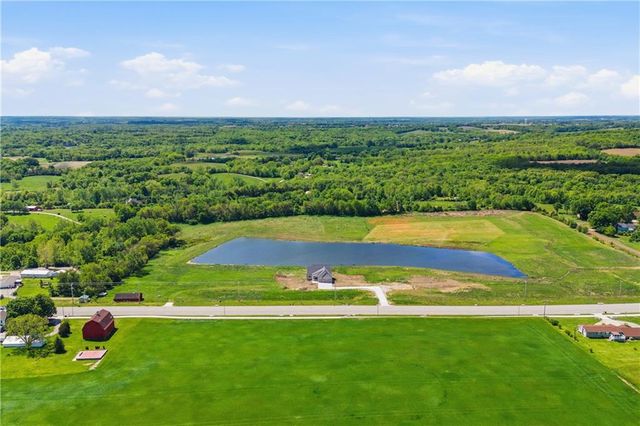 16055 W Eisenhower Road, Lansing, KS 66043