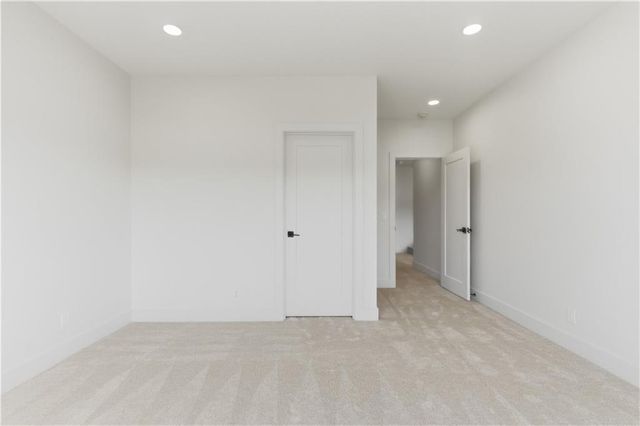 16055 W Eisenhower Road, Lansing, KS 66043