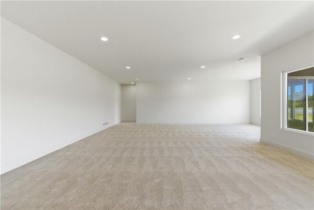 16055 W Eisenhower Road, Lansing, KS 66043