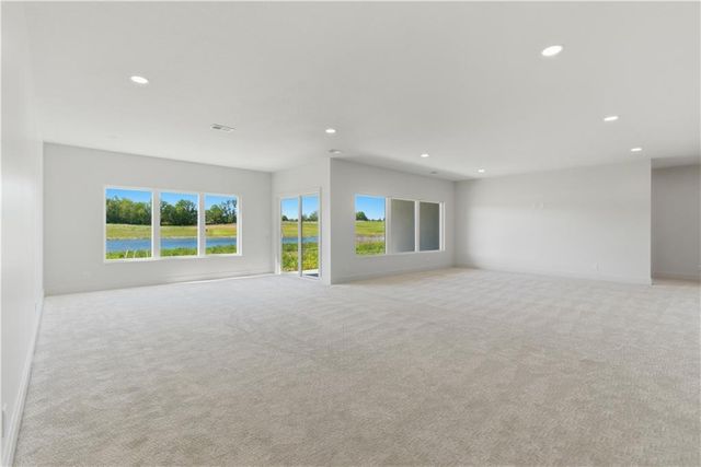 16055 W Eisenhower Road, Lansing, KS 66043