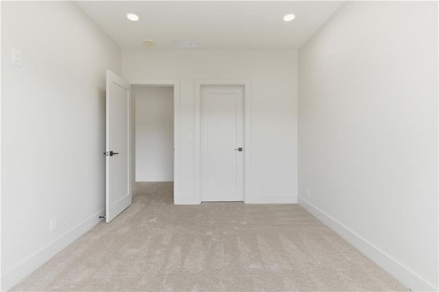 16055 W Eisenhower Road, Lansing, KS 66043
