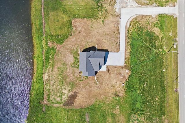 16055 W Eisenhower Road, Lansing, KS 66043