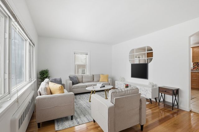 39 Phoebe Ave, Lowell, MA 01854