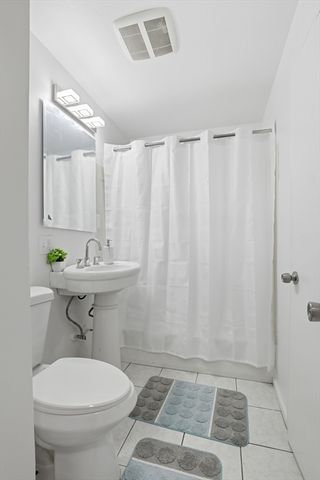 39 Phoebe Ave, Lowell, MA 01854