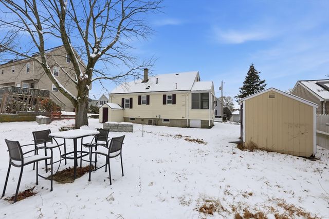 39 Phoebe Ave, Lowell, MA 01854