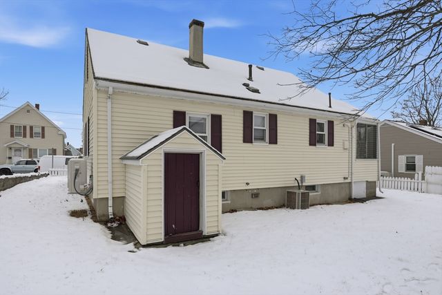 39 Phoebe Ave, Lowell, MA 01854