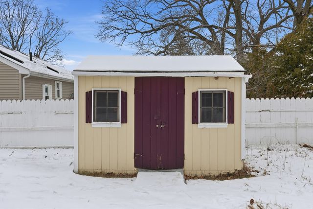 39 Phoebe Ave, Lowell, MA 01854