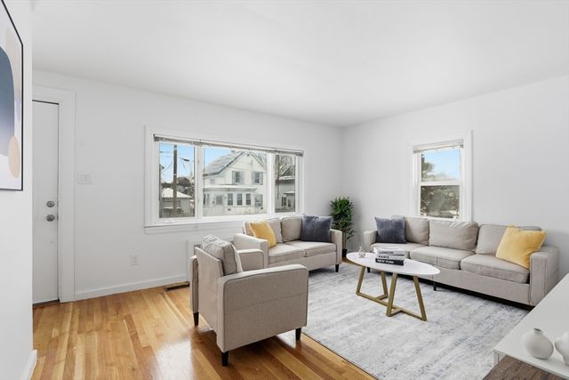 39 Phoebe Ave, Lowell, MA 01854