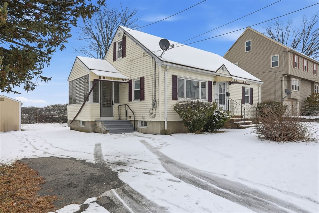 39 Phoebe Ave, Lowell, MA 01854