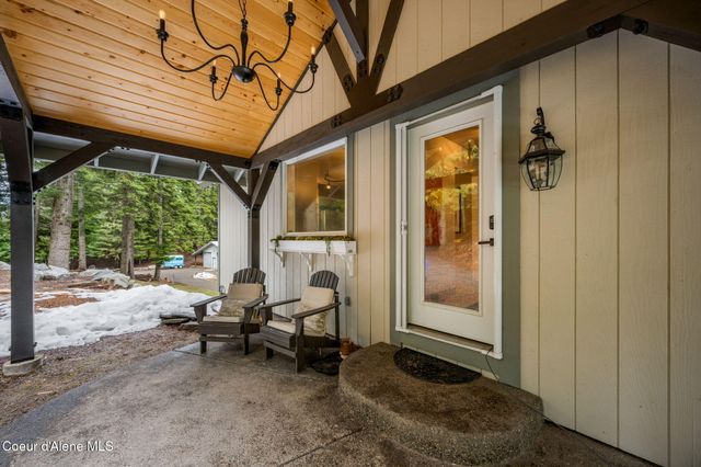 17875 N Richards Dr, Hayden, ID 83835