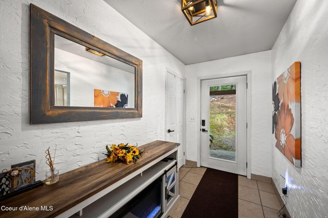 17875 N Richards Dr, Hayden, ID 83835