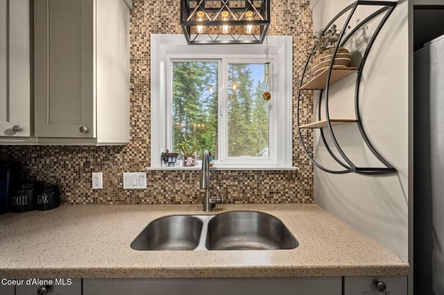 17875 N Richards Dr, Hayden, ID 83835