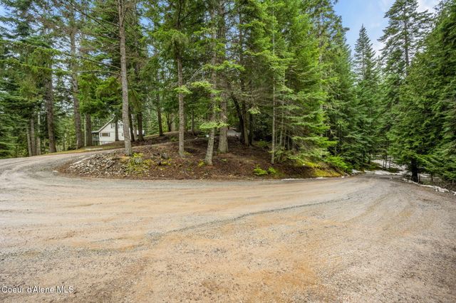 17875 N Richards Dr, Hayden, ID 83835