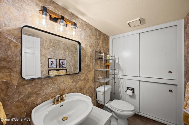 17875 N Richards Dr, Hayden, ID 83835