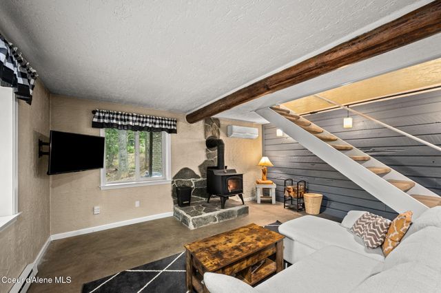 17875 N Richards Dr, Hayden, ID 83835