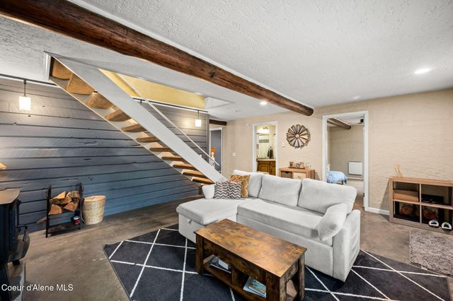 17875 N Richards Dr, Hayden, ID 83835