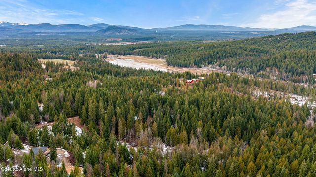 17875 N Richards Dr, Hayden, ID 83835